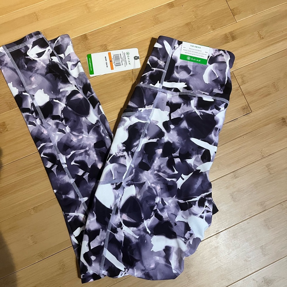 Gaiam Purple and White Floral Leggings, medium, NWT